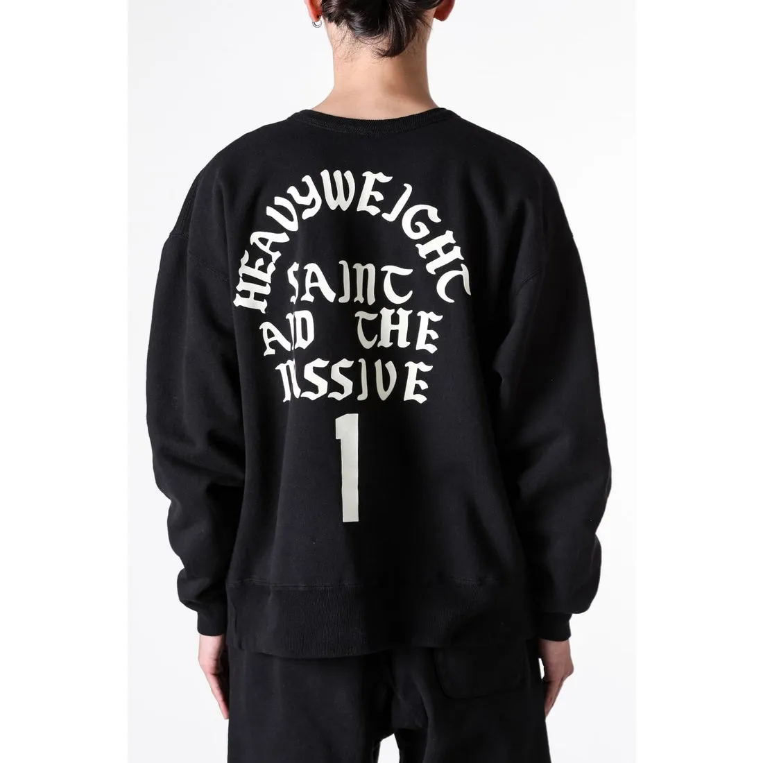 SAINT Mxxxxxx CREW SWT/IT'S SAINT/BLK Flocked SAINT sweatshirt Black S-XL ⚠️Note: This is flocking printing, not glue or crack paste. Don’t buy what you see in the picture. Short and loose fit. Both front and rear necklines are curved. Electrostatic flocking printing technology. Correct accessories. Fruit main mark/little angel anti-counterfeiting label.